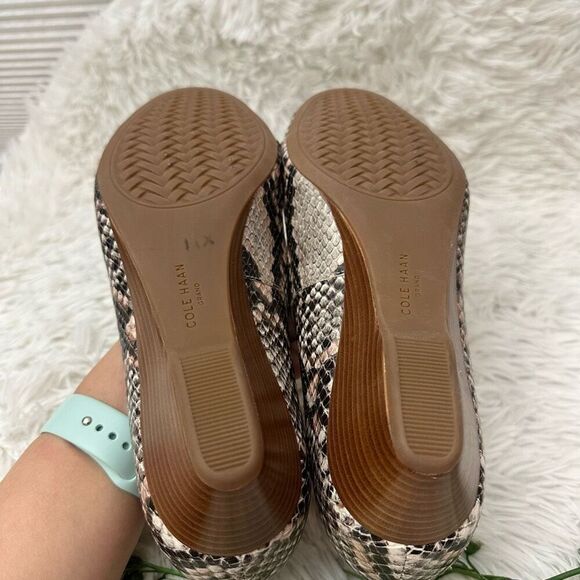 COLE HAAN Python Pattern Leather Low Heel Wedge Peep Toe Pumps Cushioned sz 8B - Picture 8 of 10